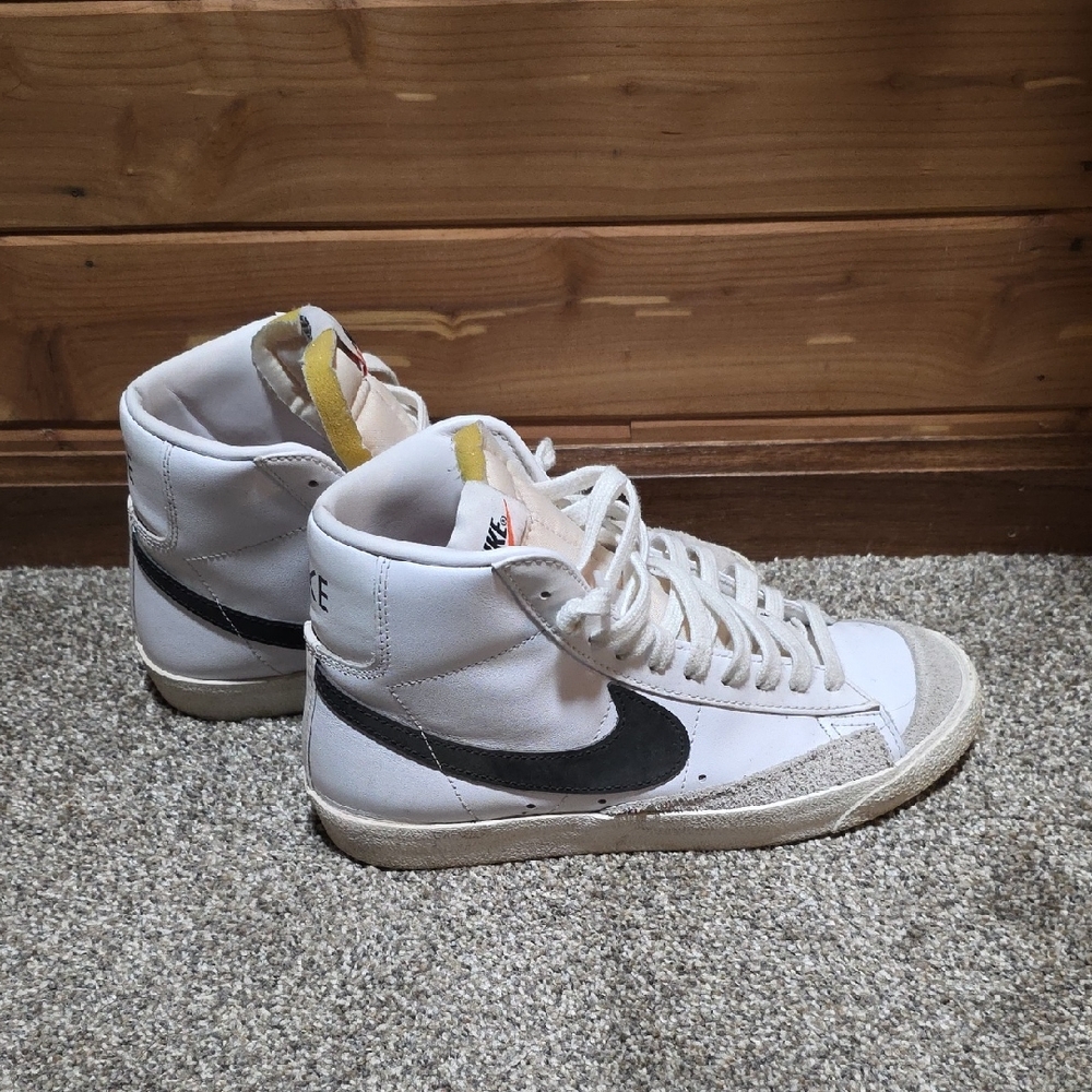 Nike White and Black High-Tops